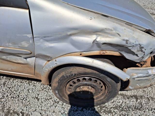 2001 CHEVROLET CORSA SEDAN 