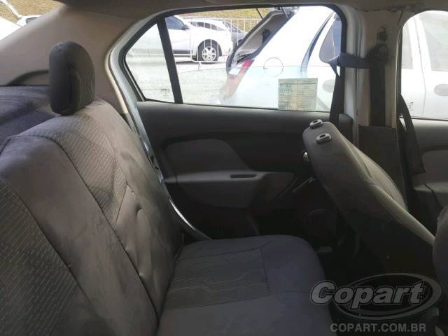 Foto 6 de 10: 2014 RENAULT LOGAN