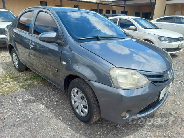 2015 TOYOTA ETIOS SEDA 