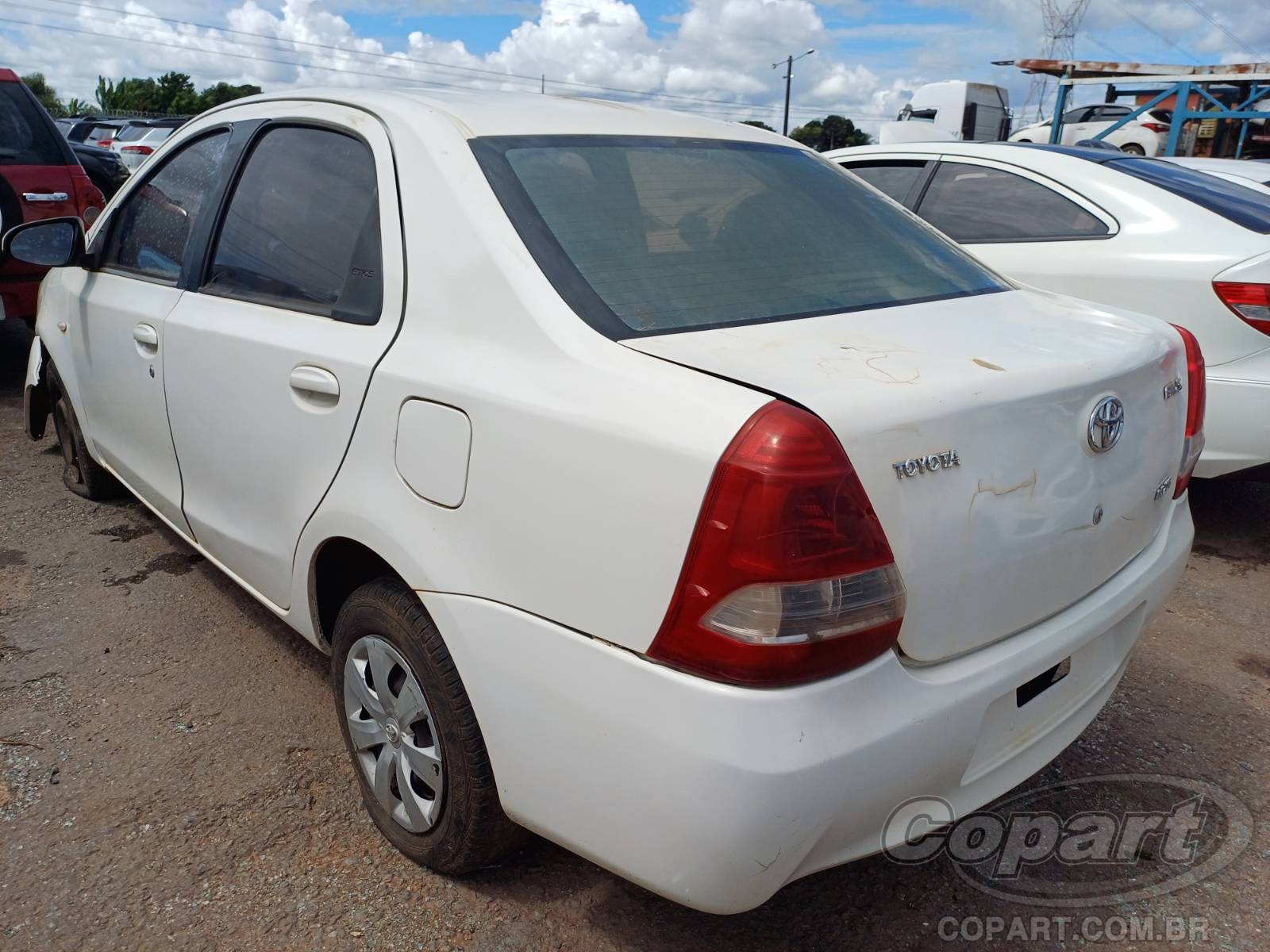 2015 TOYOTA ETIOS SEDA — foto 3 de 10