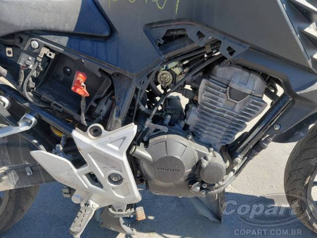 2025 HONDA CB 300F 