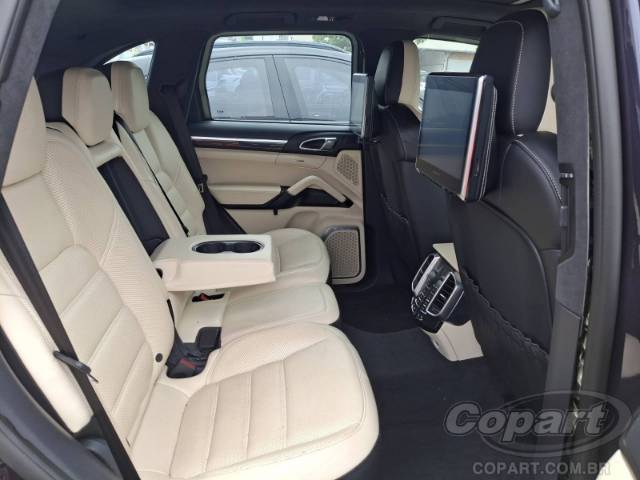 2017 PORSCHE CAYENNE 