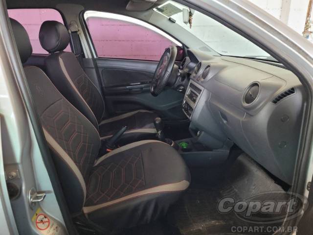 2015 VOLKSWAGEN VOYAGE 