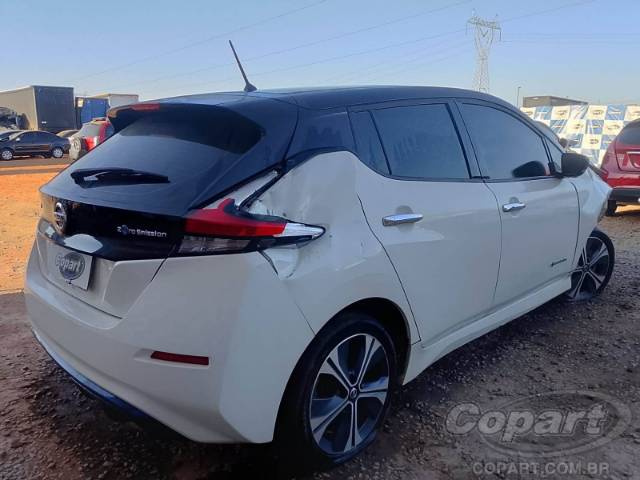 2022 NISSAN LEAF 