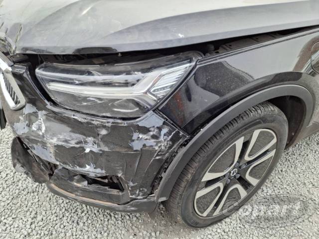 2021 VOLVO XC40 