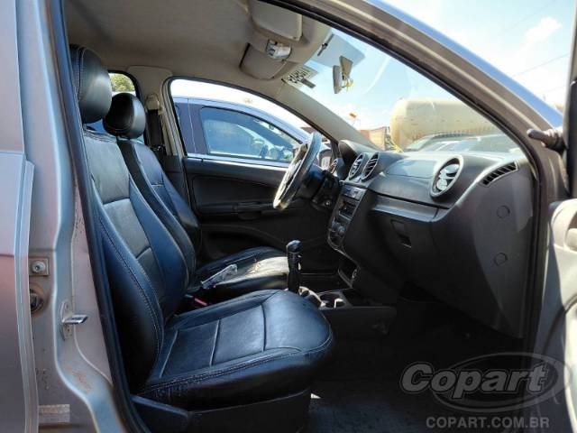 2010 VOLKSWAGEN VOYAGE 