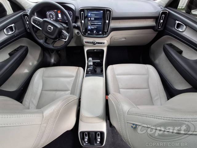 2020 VOLVO XC40 