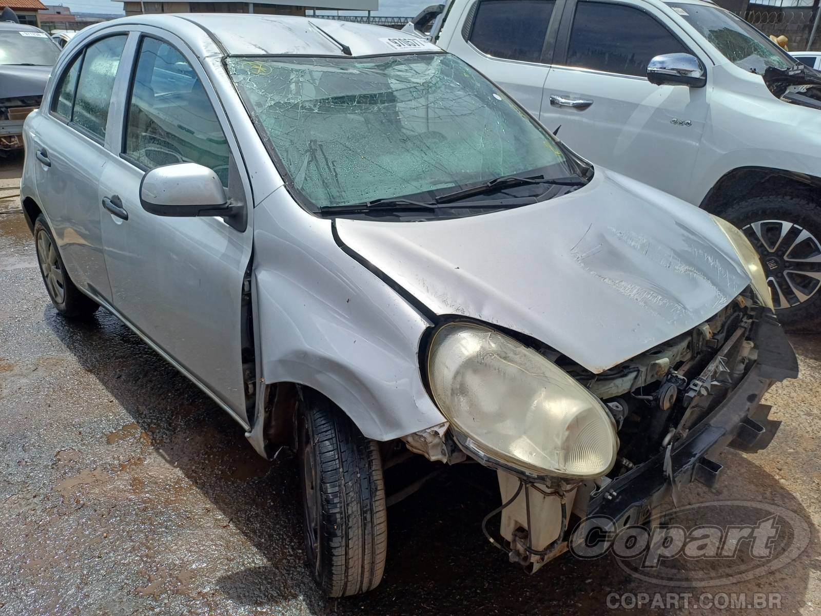 Veículo Nissan March Nissan March S 1.0 16V 2012 Colisão Média Monta 2012 em leilão