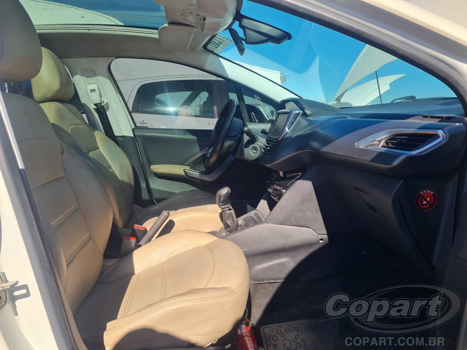 Foto 5: 2015 PEUGEOT 208
