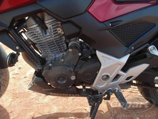 2025 HONDA CB 300F 