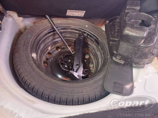 2013 VOLKSWAGEN FOX 