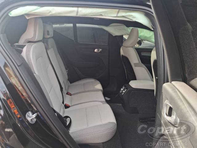 2026 VOLVO EX40 