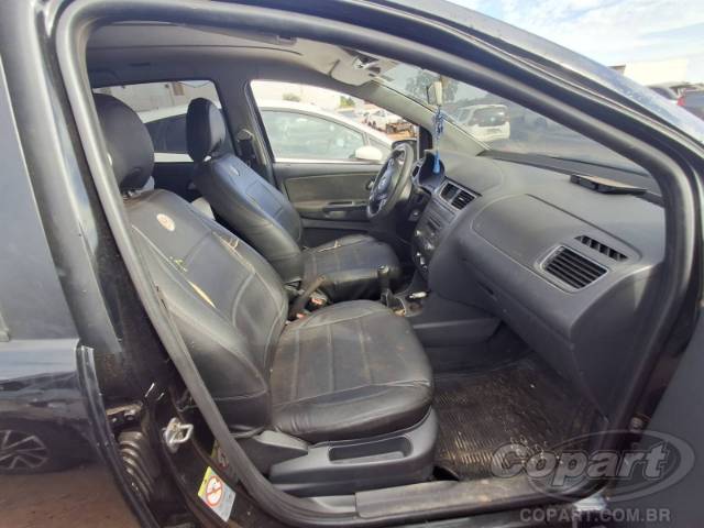 2013 VOLKSWAGEN FOX 