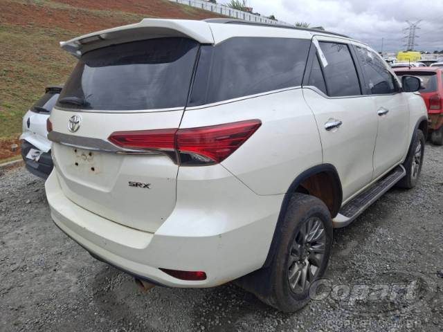 2017 TOYOTA HILUX SW4 