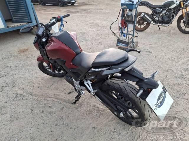 2025 HONDA CB 300F 