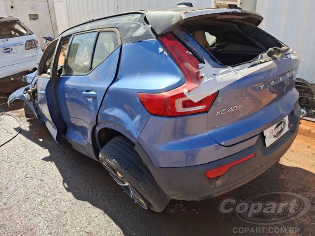 2021 VOLVO XC40 