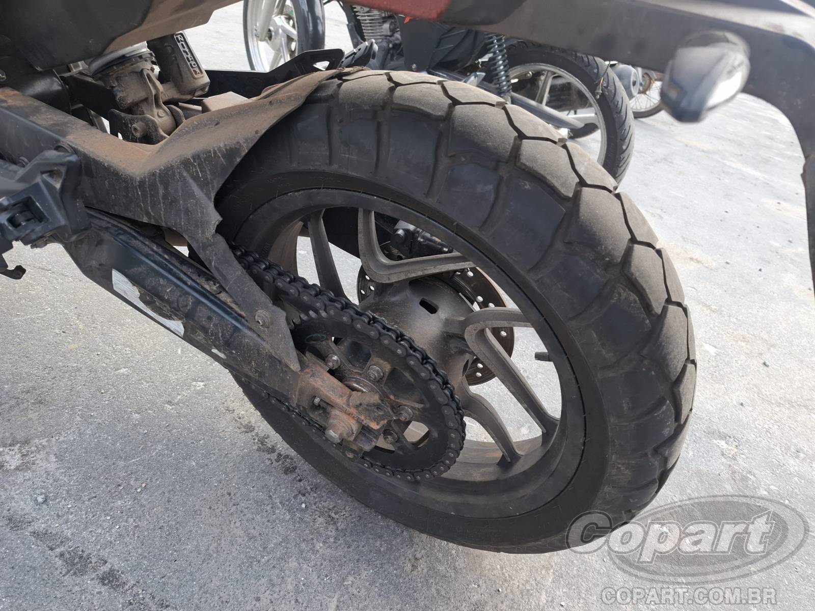 Foto 7 de 10: 2025 BAJAJ DOMINAR
