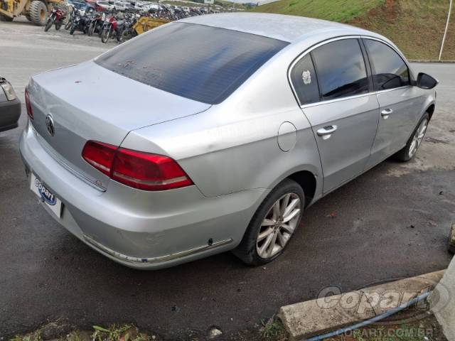 2011 VOLKSWAGEN PASSAT 