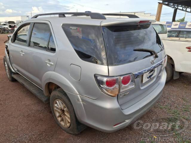 2014 TOYOTA HILUX SW4 