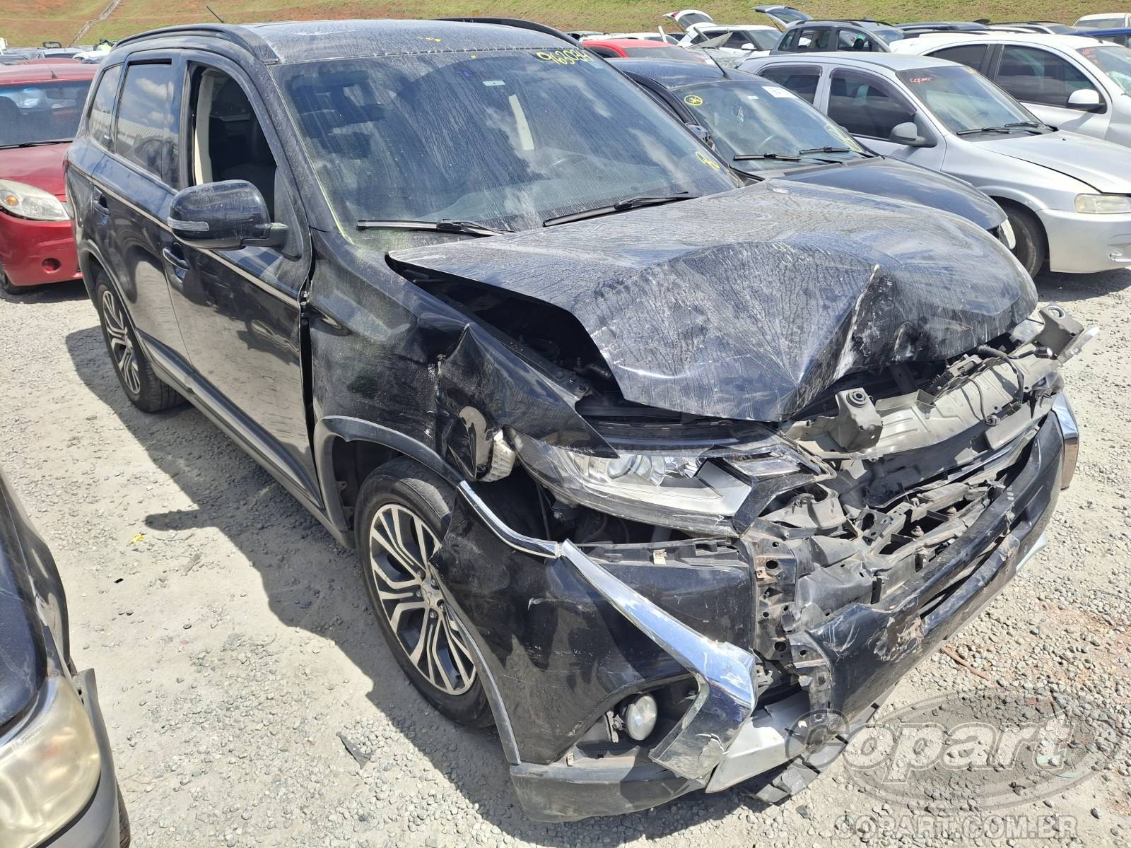 Veículo Mitsubishi Outlander Mitsubishi Outlander 2.0 2016 Pequena Monta 2016 em leilão