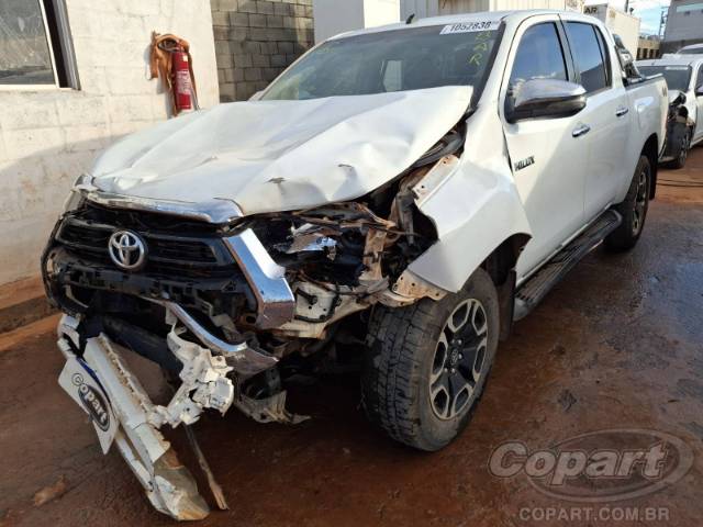 2024 TOYOTA HILUX CD 