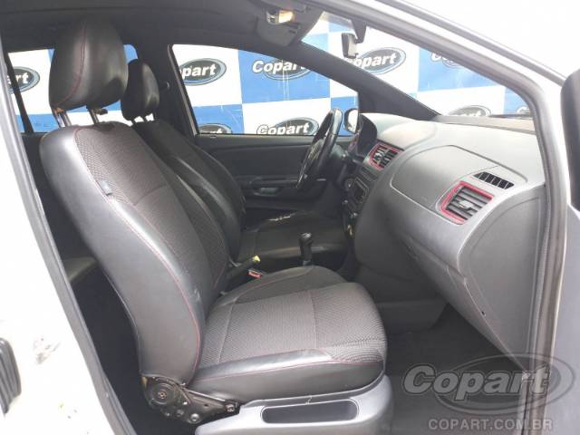 2014 VOLKSWAGEN FOX 