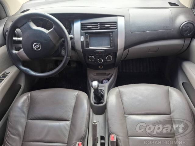 2011 NISSAN LIVINA 