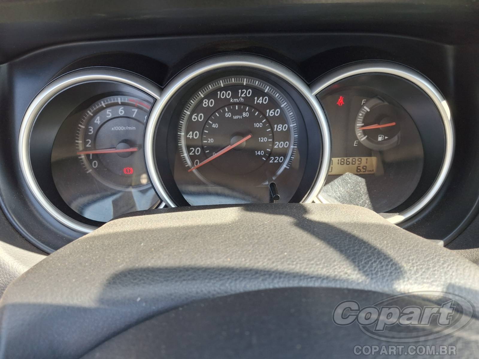 2011 NISSAN TIIDA — foto 8 de 14