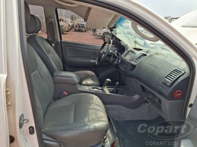 2015 TOYOTA HILUX CD 