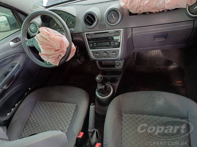 2015 VOLKSWAGEN VOYAGE 