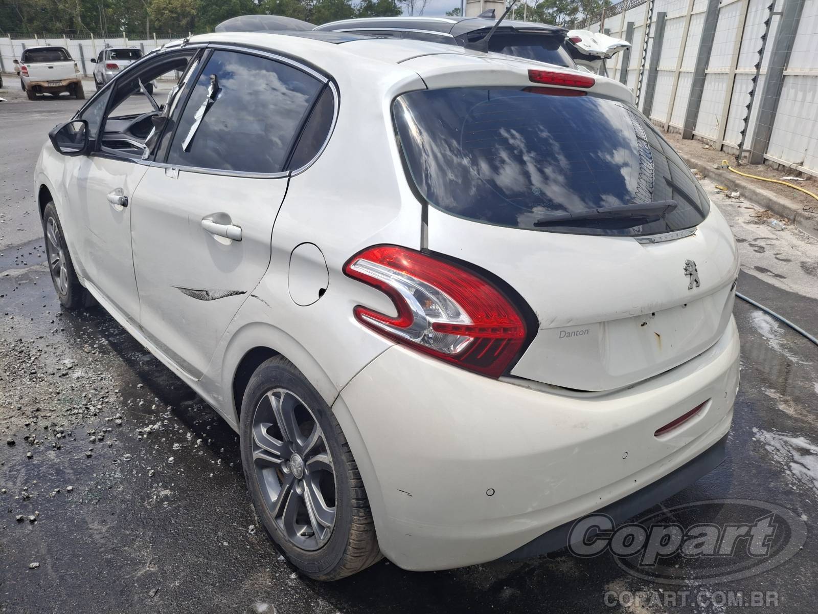 Foto 3: 2014 PEUGEOT 208