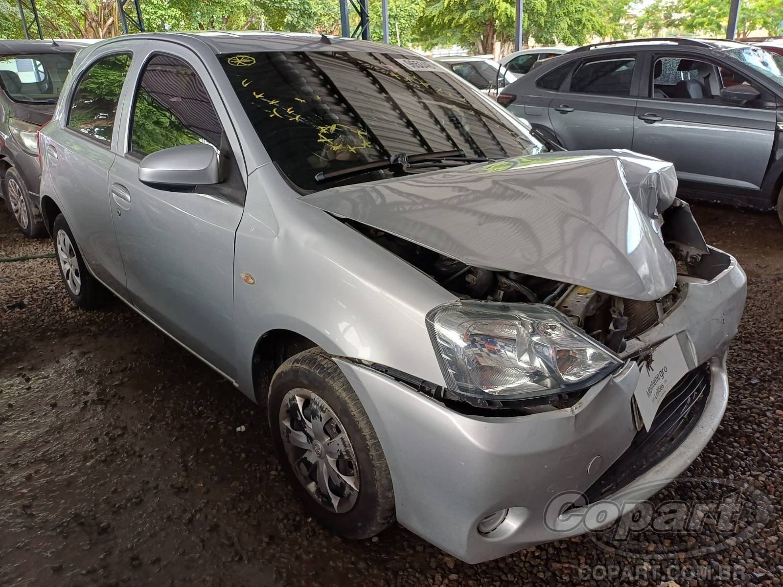 Toyota Etios X 1.3 16V 2015 Médio Dano Frontal