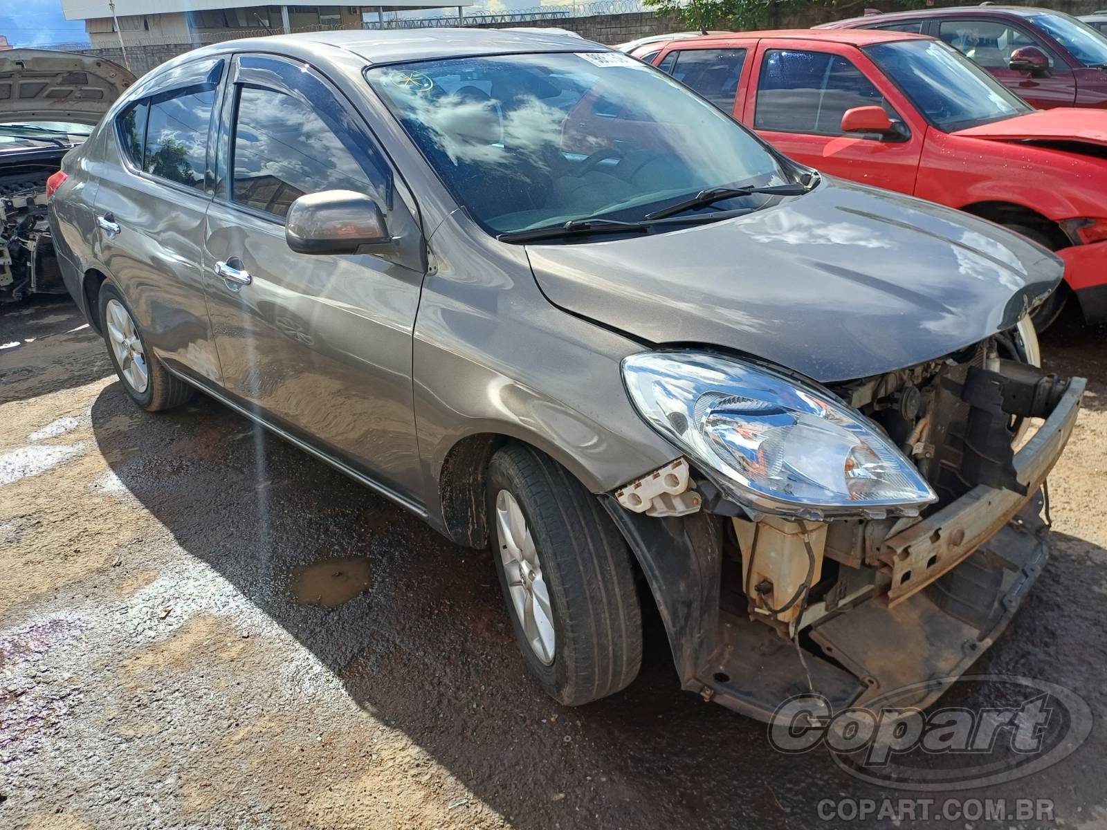 Nissan Versa SL 1.6 16V 2014 Pequena Monta