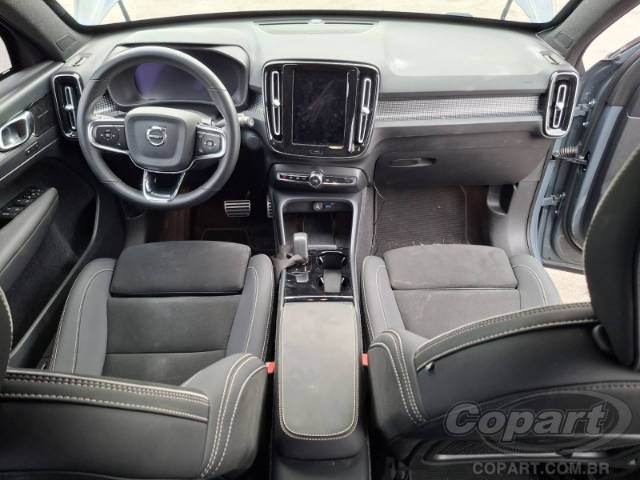 2022 VOLVO XC40 