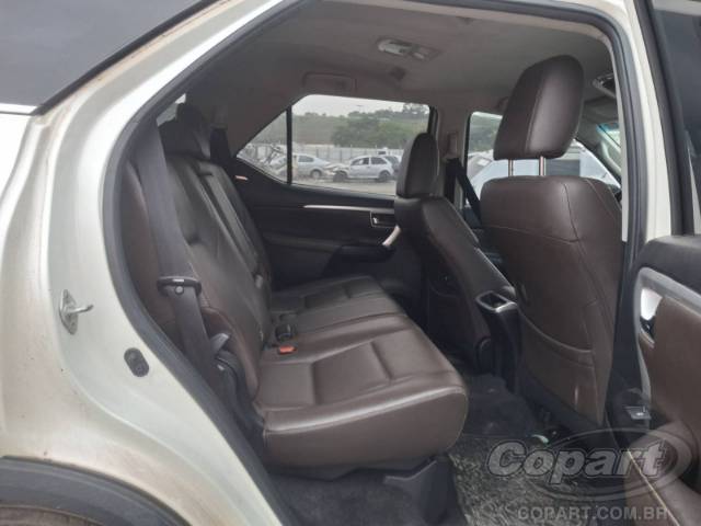 2016 TOYOTA HILUX SW4 