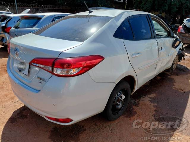 2021 TOYOTA YARIS SEDA 