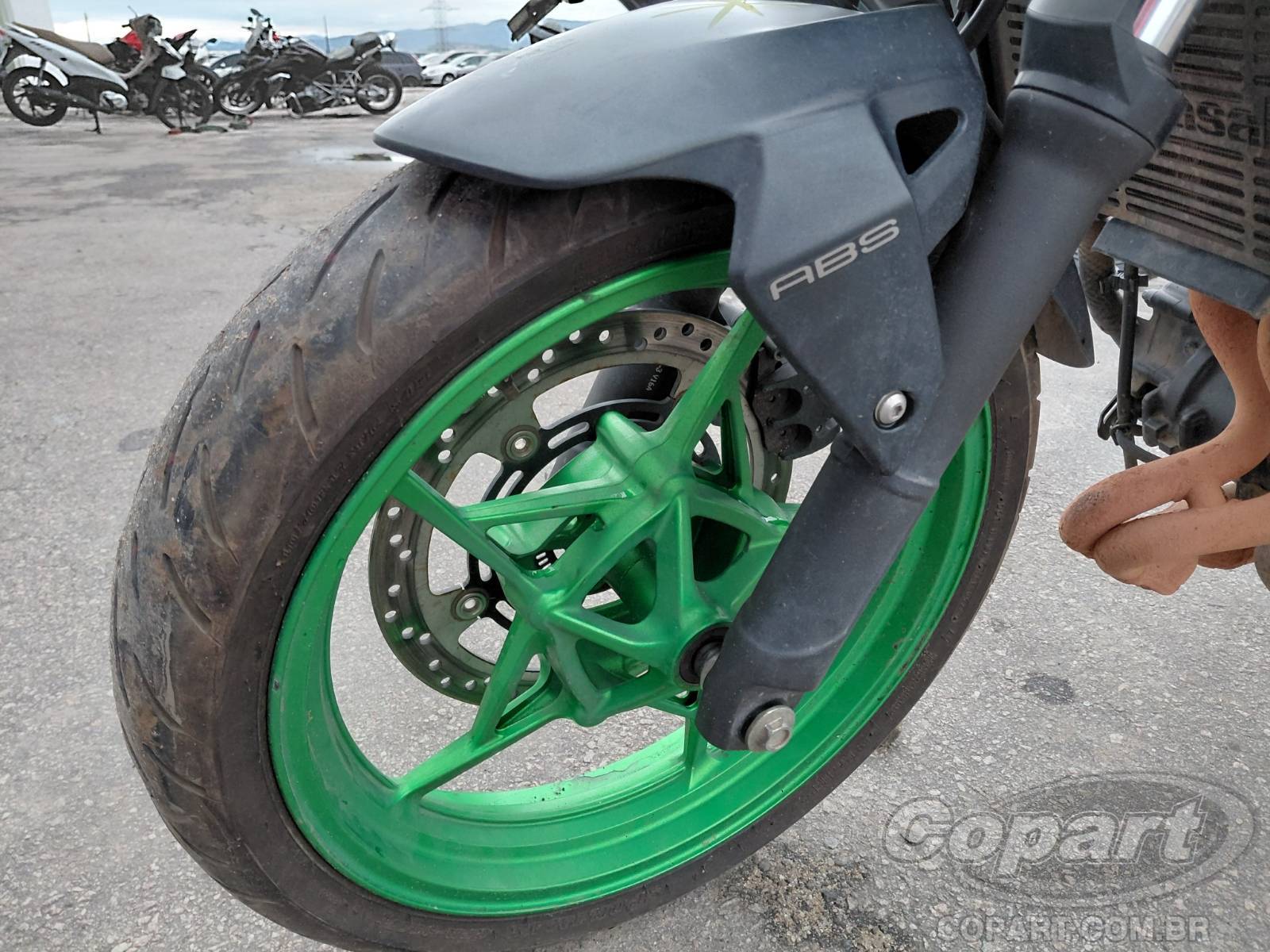 Foto 8 de 10: 2025 KAWASAKI Z500
