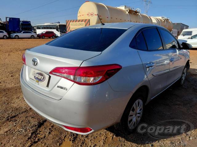 2025 TOYOTA YARIS SEDA 