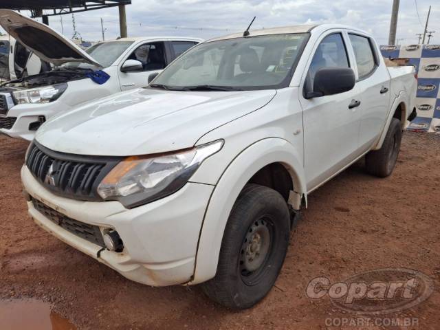 2024 MITSUBISHI L-200 