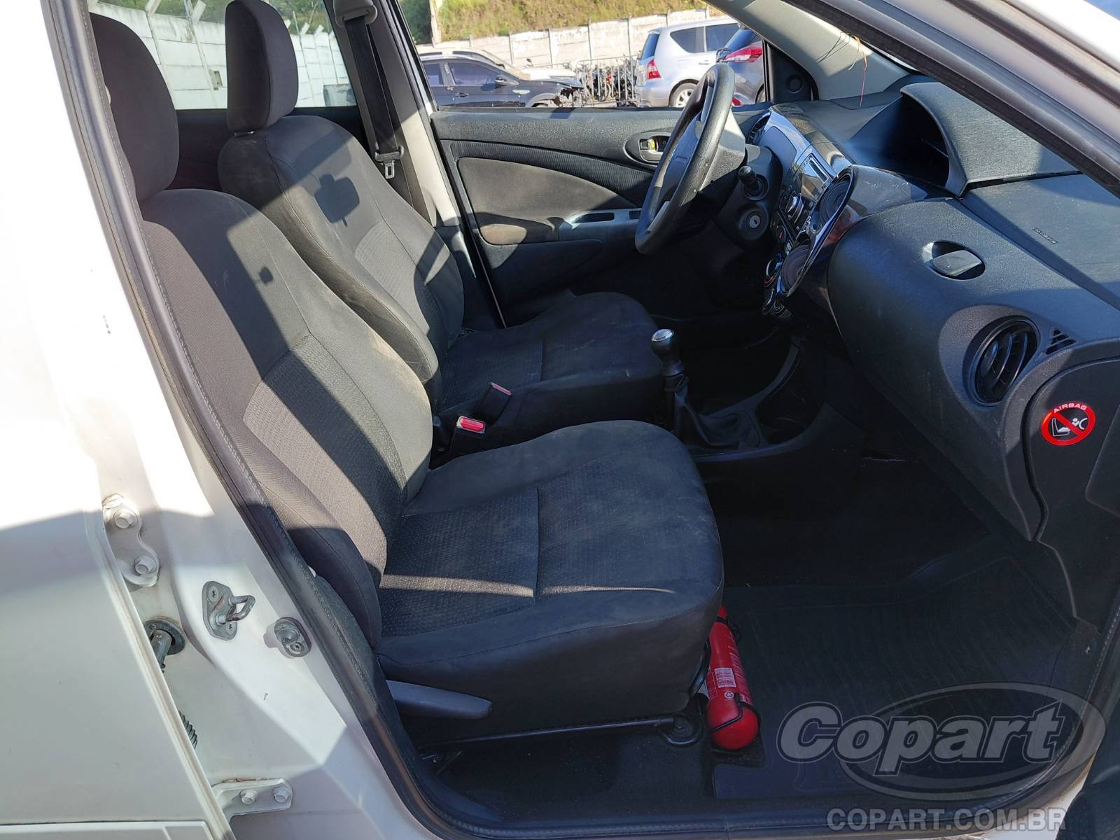 2014 TOYOTA ETIOS — foto 5 de 12