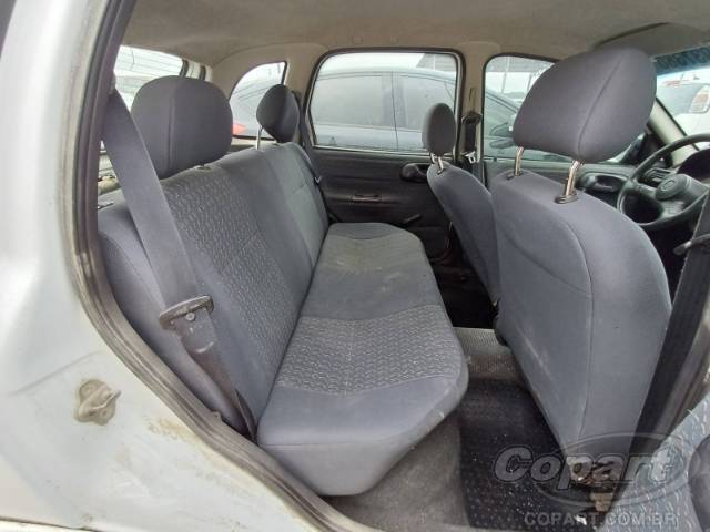 2001 CHEVROLET CORSA 