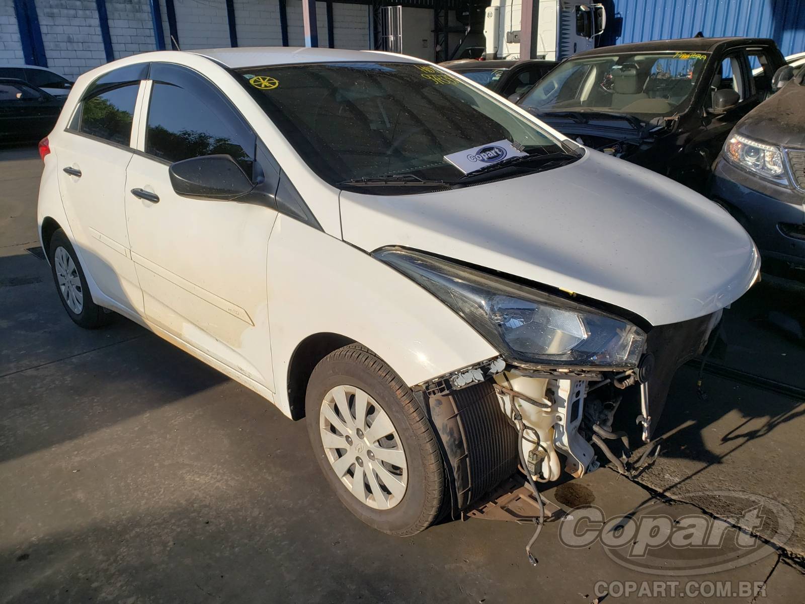 Hyundai HB20 Comfort 1.0 12V CVVT 2017 Colisão Média Monta