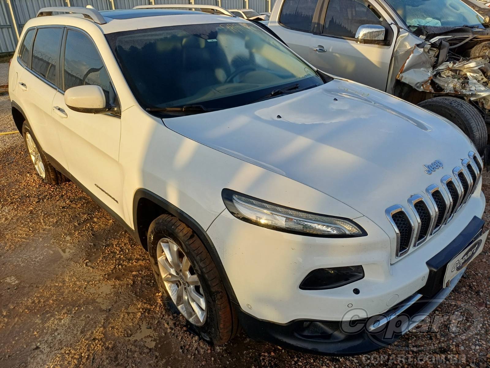 Jeep Cherokee Limited 3.2 V6 2015 Colisão Média Monta
