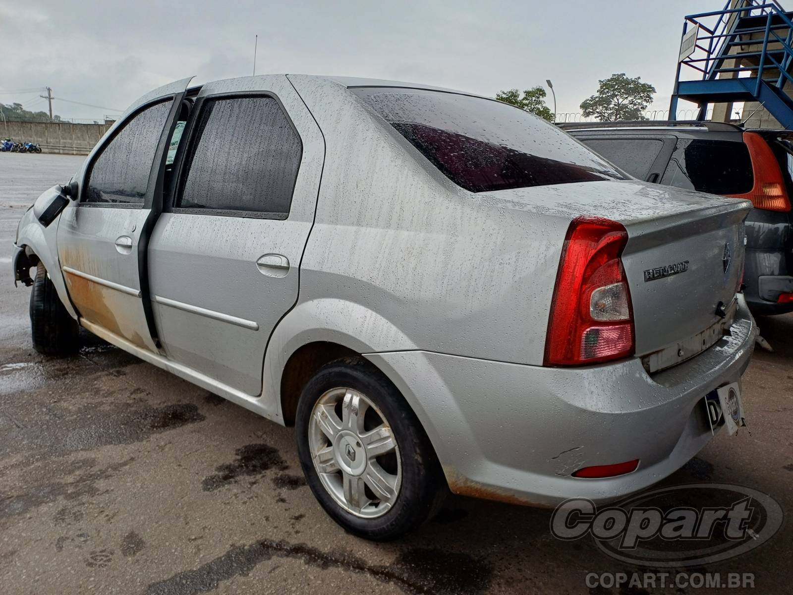2011 RENAULT LOGAN — foto 3 de 10