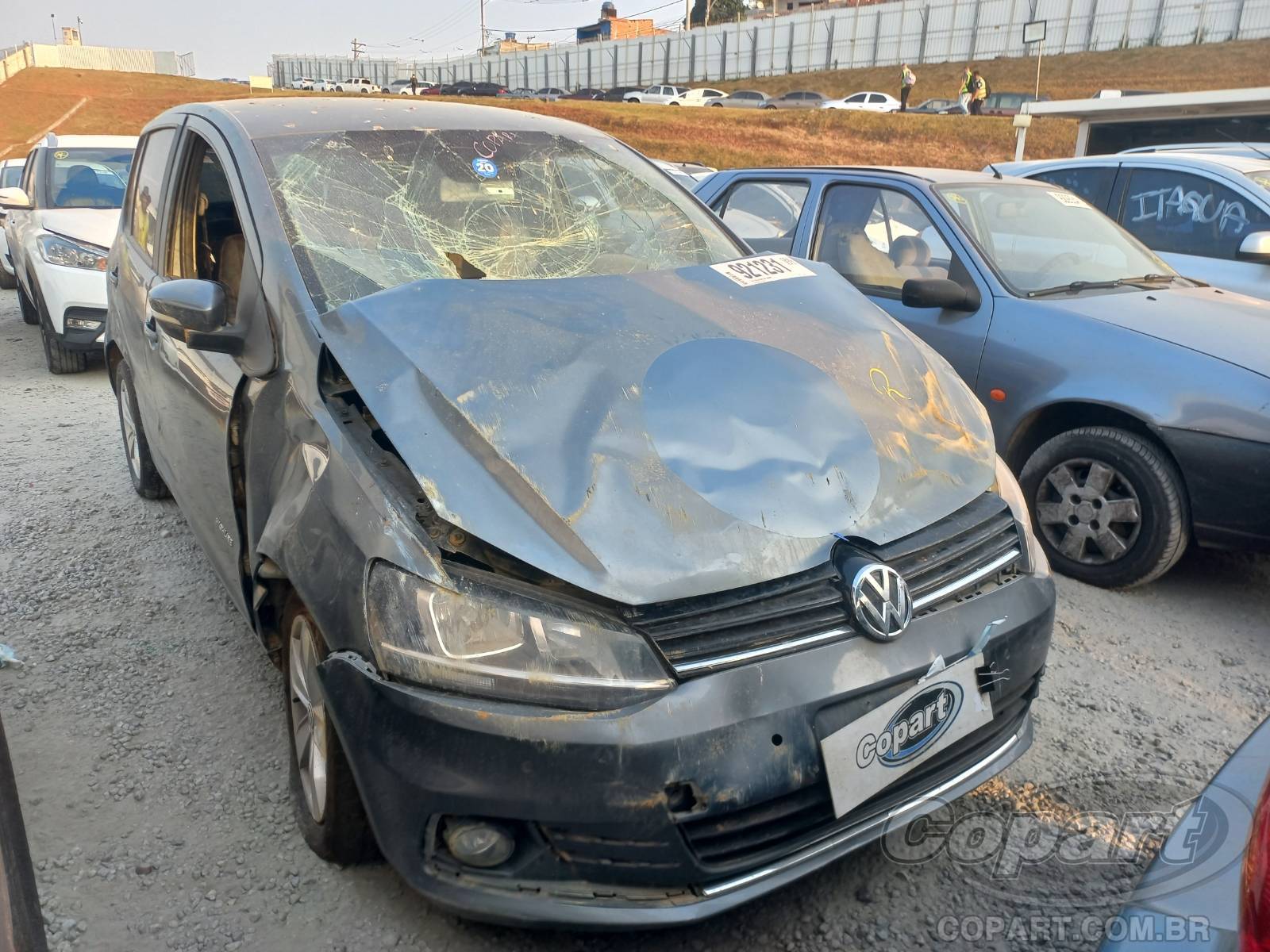 Veículo VW - VolksWagen Fox Volkswagen Fox Highline 1.6 16V MSI 2017 Colisão Média Monta 2017 em leilão