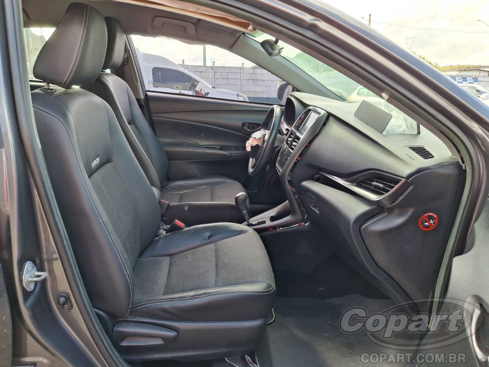 2023 TOYOTA YARIS SEDA — foto 5 de 10