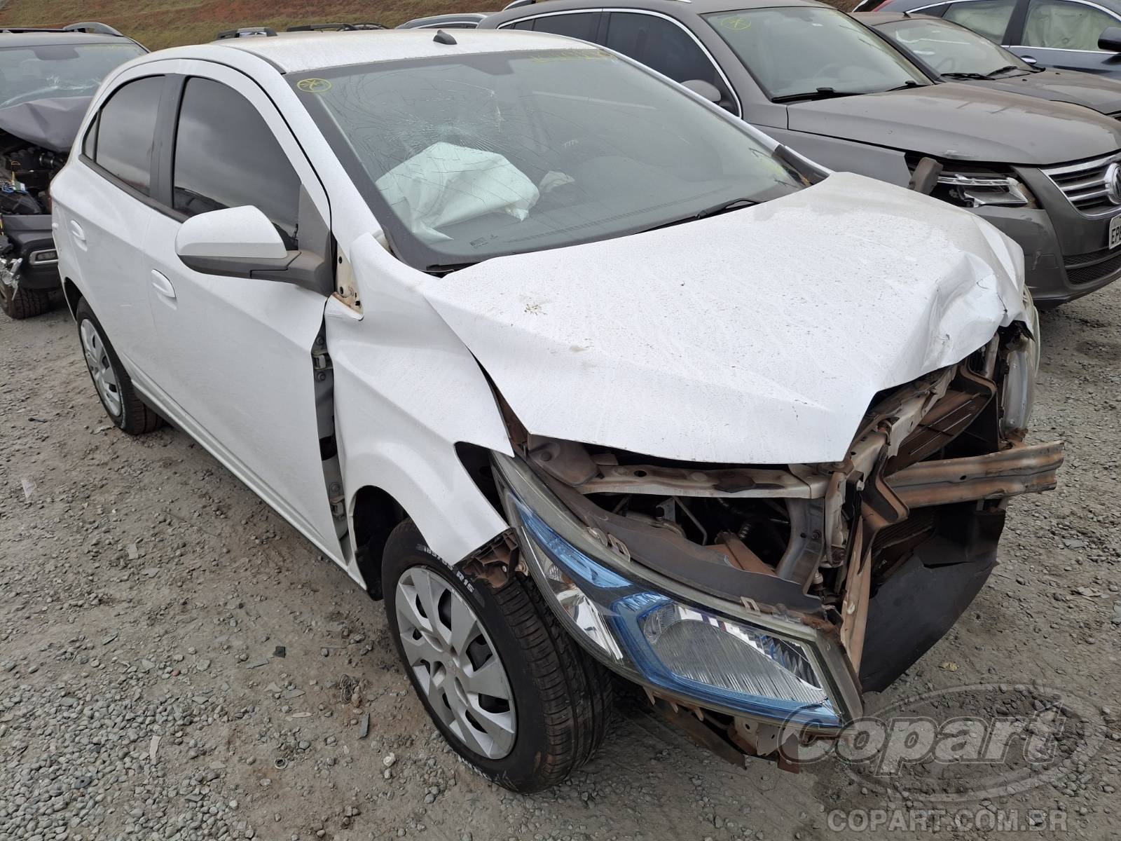 Chevrolet Onix 2014 em leilão