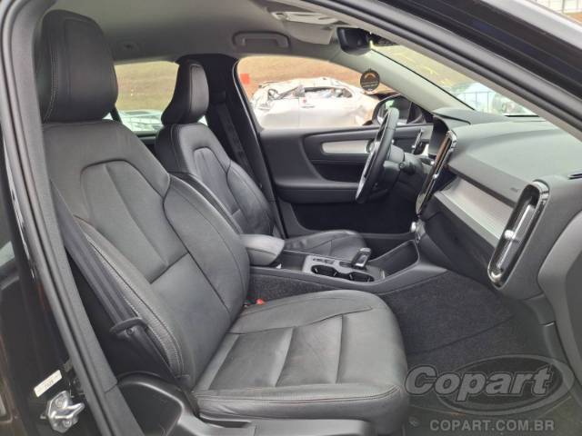 2021 VOLVO XC40 