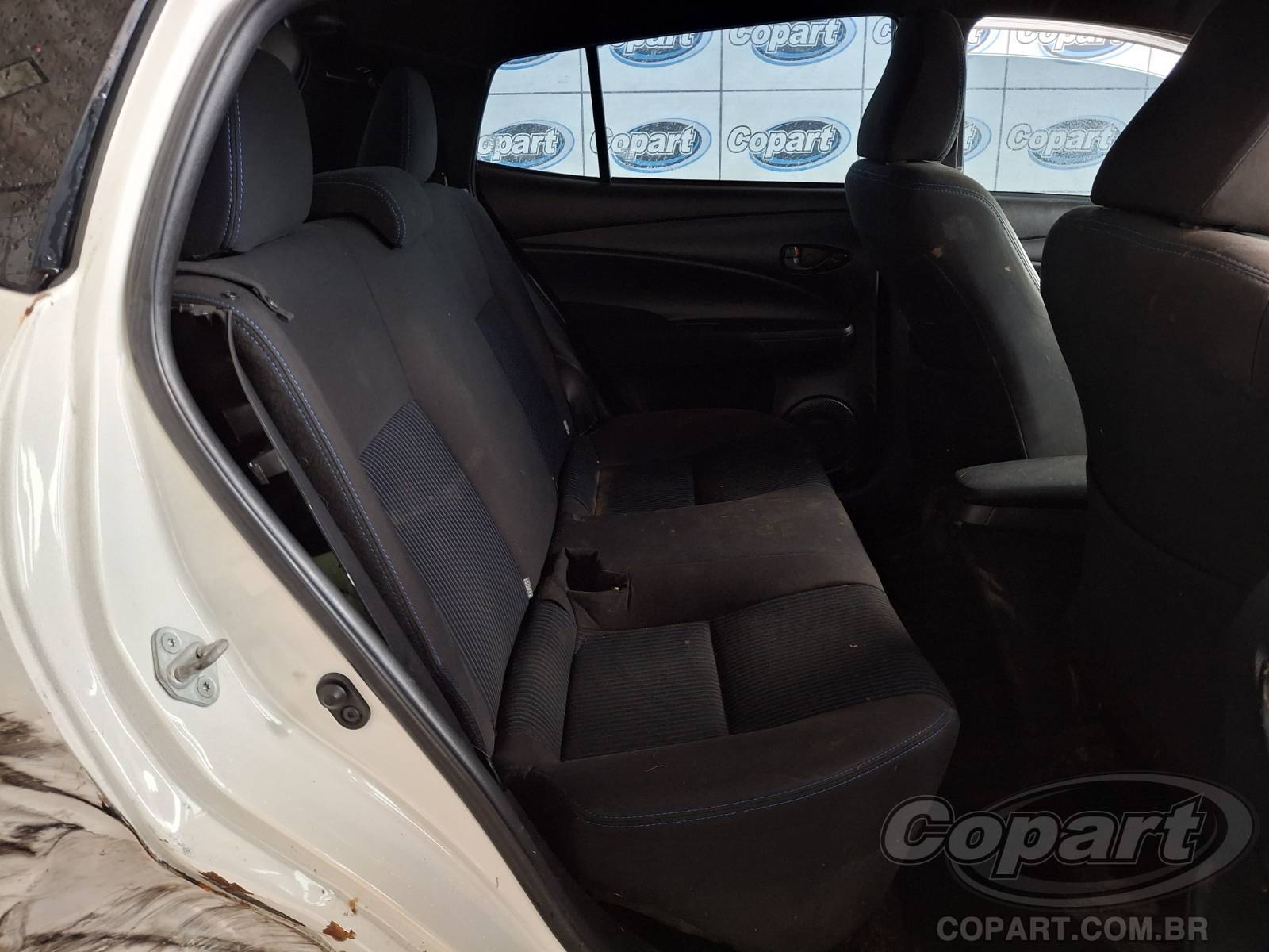 2020 TOYOTA YARIS — foto 6 de 10