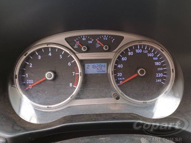 2011 VOLKSWAGEN VOYAGE 